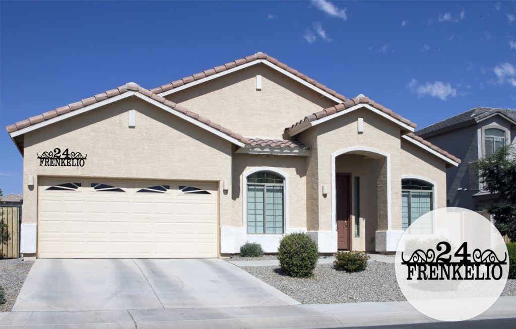 Надпись на доме: ДВОРЯНСКИЙ_2